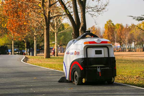 The sweeper in Beijing’s Haidian Park. (Photo: Unicore)