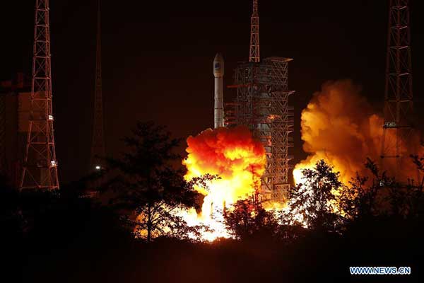 A new BeiDou satellite is launched from the Xichang Satellite Launch Center in southwest China's Sichuan Province on Nov. 5. (Photo: Liu Xu/Xinhua)