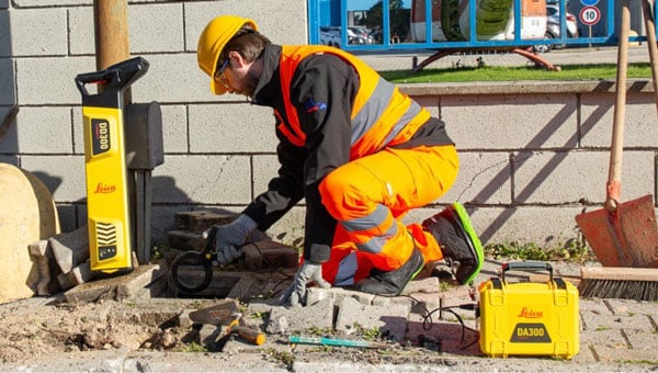 The Leica DD300 CONNECT and DA300 Transmitter. (Photo: Leica Geosystems) 