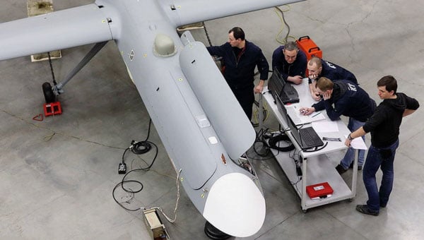 AO Kronstadt employees assemble the Russian Orion UAV. (Credit: open source)